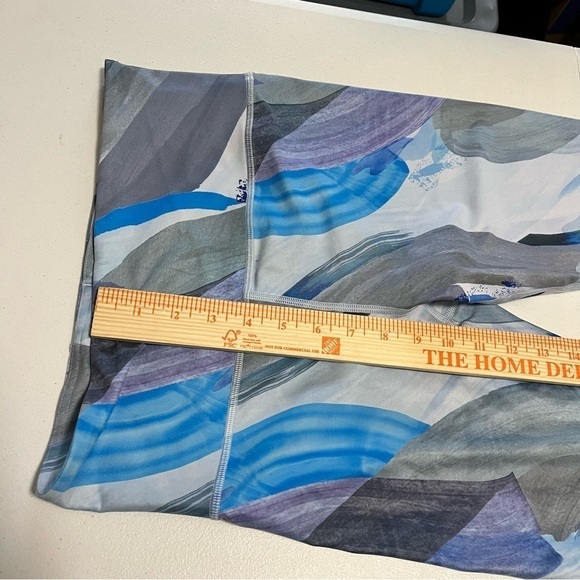 Athleta Elation 7/8 Tight Leggings Blue Abstract Print Medium A2 - Picture 6 of 6